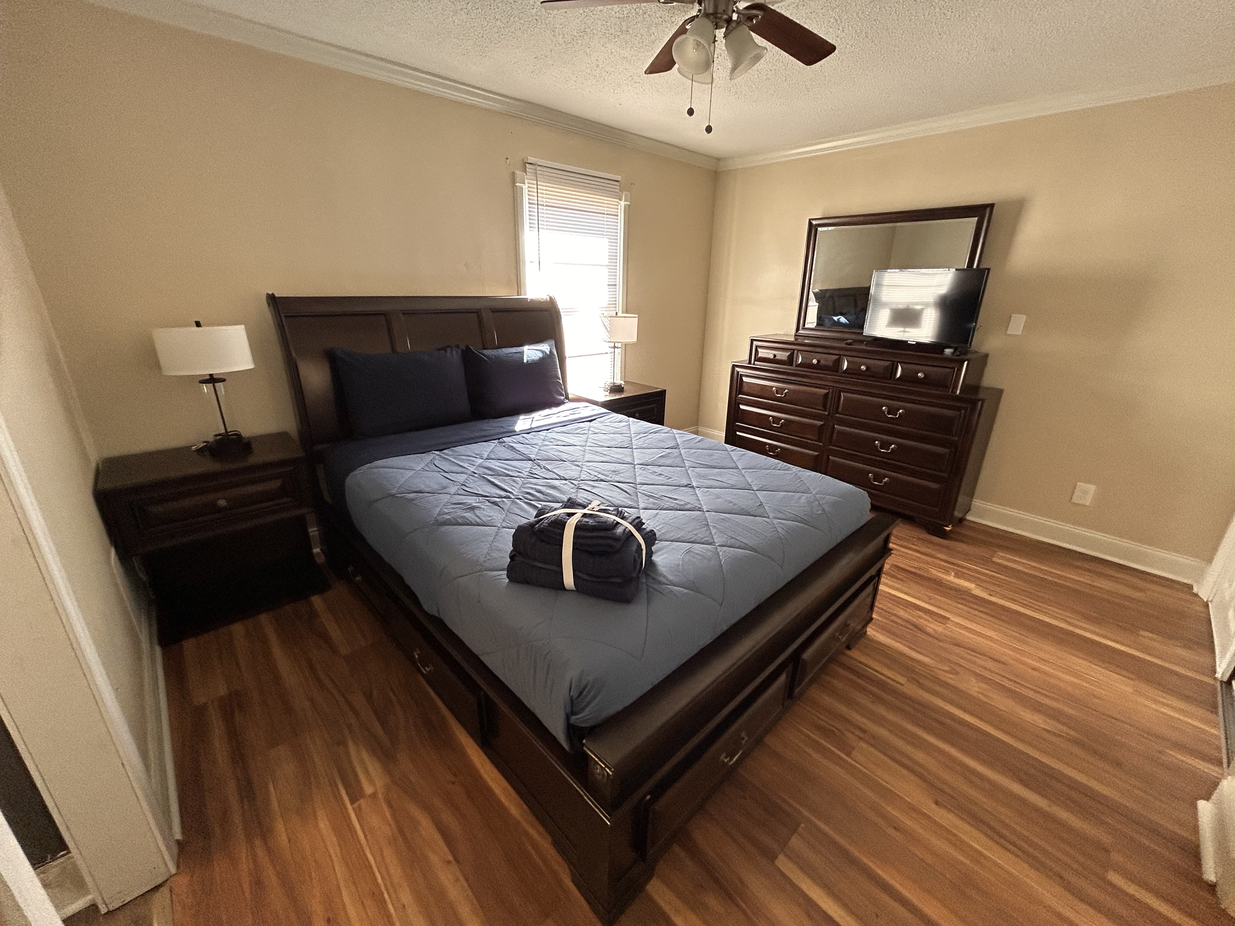 Furnished bedroom thumbnail
